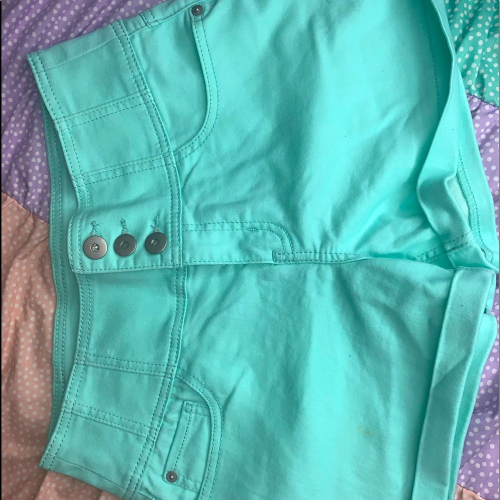 LIGHT BLUE HIGH RISE JEANS
